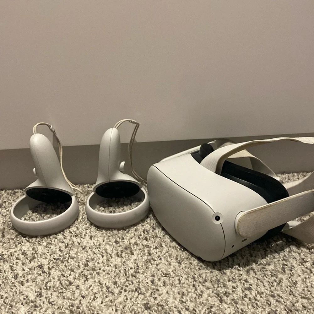 Slightly used oculus meta quest 2